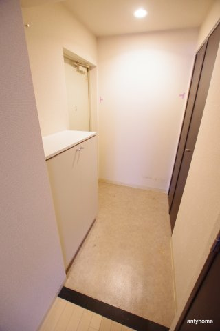 ウィスタリア新北野　仲介手数料無料の玄関