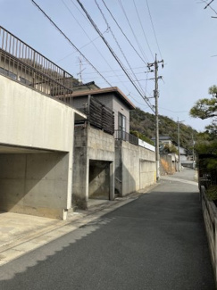 【前面道路含む現地写真】