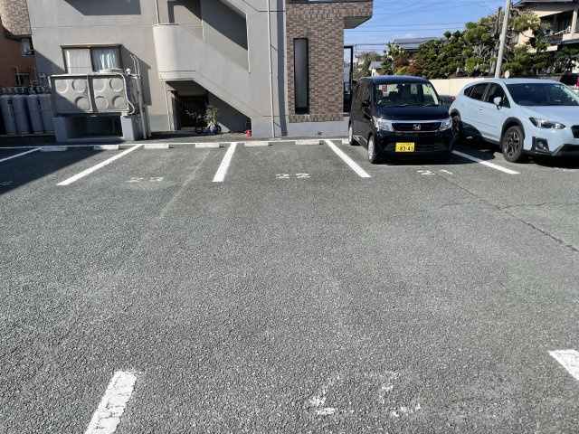 レ・アールSAGAEの駐車場|カースペースがあります