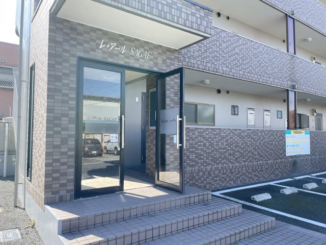 レ・アールSAGAEのエントランス