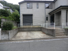 フォンティーヌの駐車場