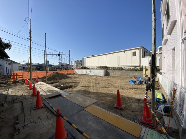 西谷駅から平坦、徒歩７分。全棟ＬＤＫ１５帖以上、南向きにつき陽当り良好♪保土ヶ谷区西谷町　全３棟新築戸建ての外観