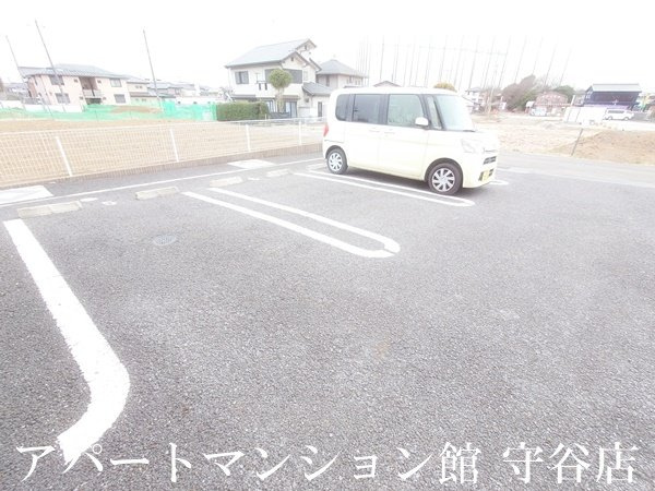 アヴニール・ヒルズⅡの駐車場