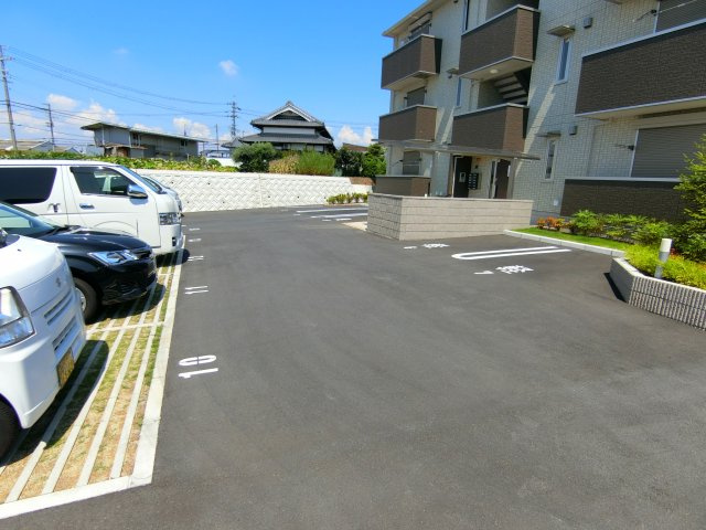 ベッラカーサⅡの駐車場