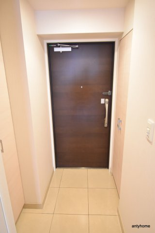 アビティ江坂　仲介手数料無料の玄関