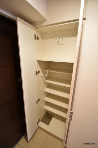 アビティ江坂　仲介手数料無料の収納