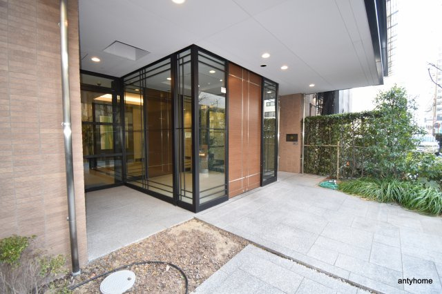 アビティ江坂(旧:パークアクシス江坂広芝町)　仲介手数料無料のエントランス