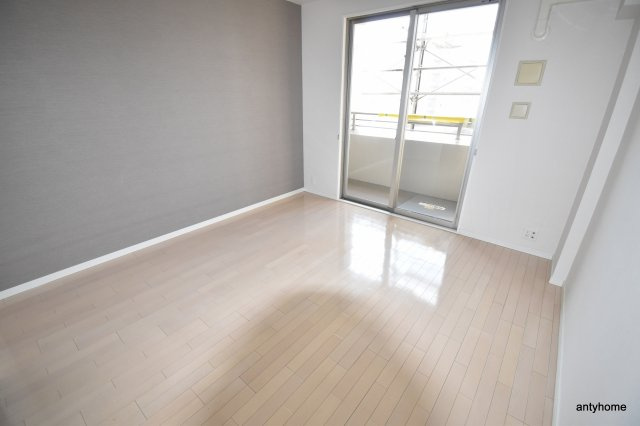 アビティ江坂(旧:パークアクシス江坂広芝町)　仲介手数料無料の居間・リビング