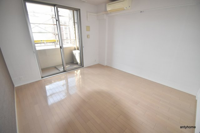 アビティ江坂(旧:パークアクシス江坂広芝町)　仲介手数料無料の居間・リビング