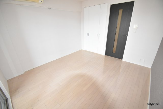 アビティ江坂(旧:パークアクシス江坂広芝町)　仲介手数料無料の寝室