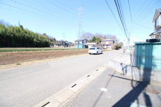 【前面道路含む現地写真】 | 川越市下広谷　中古戸建　東武東上線『若葉駅』バス8分　【広谷小学区】