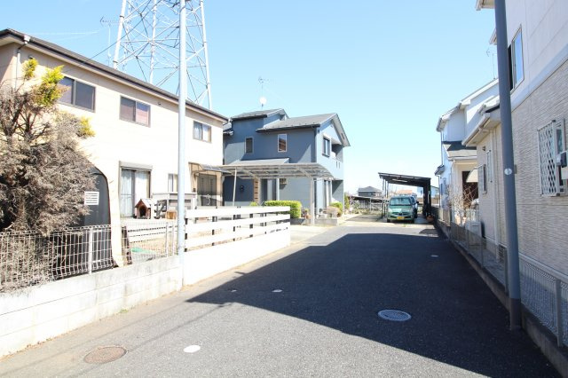 川越市下広谷　中古戸建　東武東上線『若葉駅』バス8分　【広谷小学区】の前面道路含む現地写真