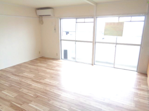 井上ハイツの居間・リビング