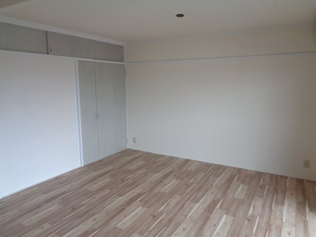 井上ハイツの居間・リビング