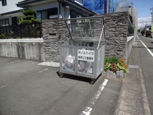 井上ハイツの駐車場