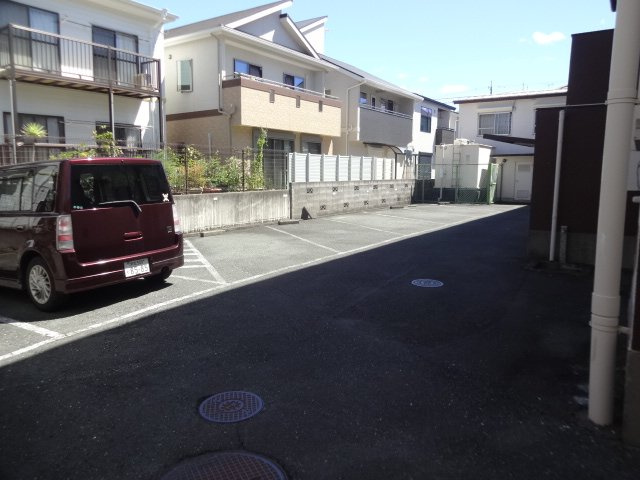 井上ハイツの駐車場