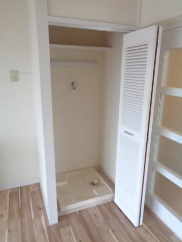 井上ハイツのその他|こちらは洗濯機置き場になります。