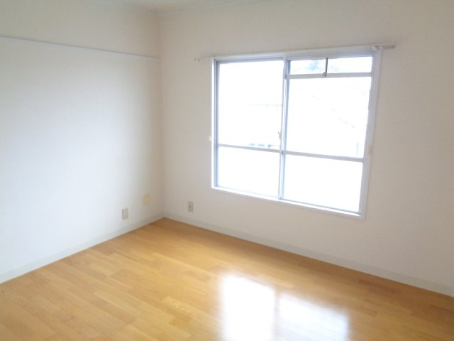 井上ハイツの居間・リビング