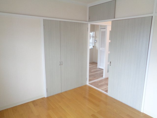 井上ハイツの洋室