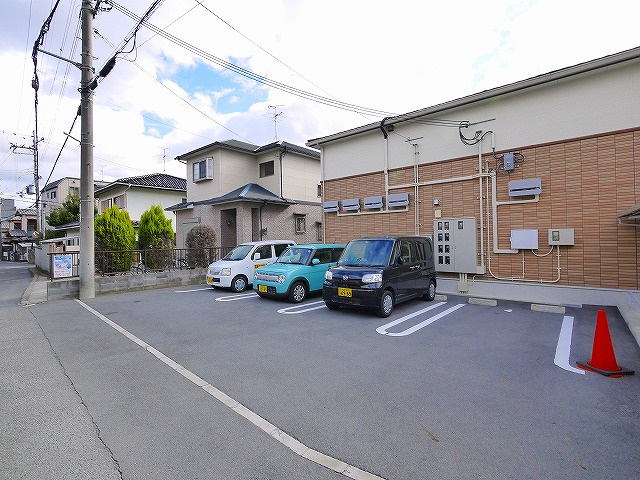 ベル　オーブの駐車場|駐車場があるので、車を買う予定の方も安心です