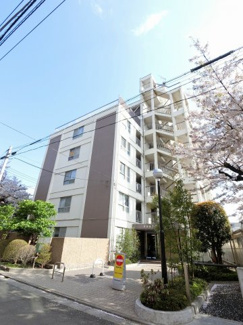 【外観】 | 総戸数４５戸、１９７２年６月築、管理人は巡回勤務につき管理体制良好です♪