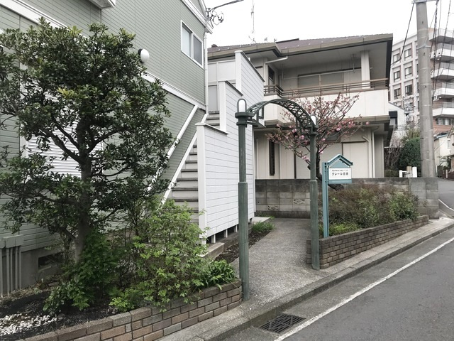 クレール日吉のエントランス