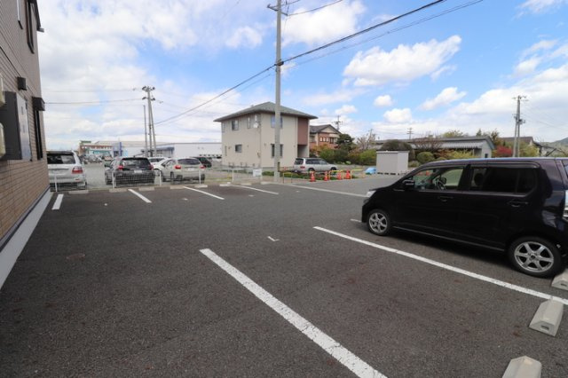クレールコンフォートの駐車場