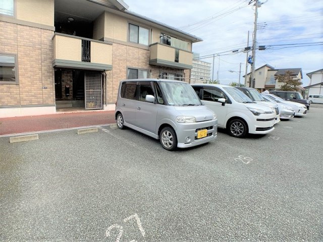 サニープレイス-ｉ　の駐車場