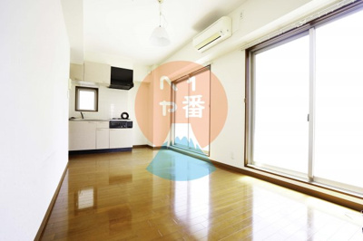 【居間・リビング】 | Roxy小田原 | おしゃれな9.7帖のお部屋です。