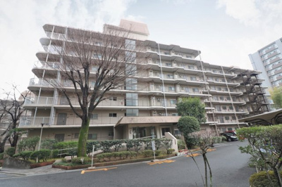 【外観】 | 千里一条池スカイハイツD棟 | 【現地写真】
鉄筋コンクリート造の24戸♪分譲マンション♪