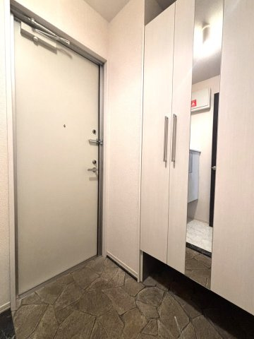 セジュール南大通の玄関