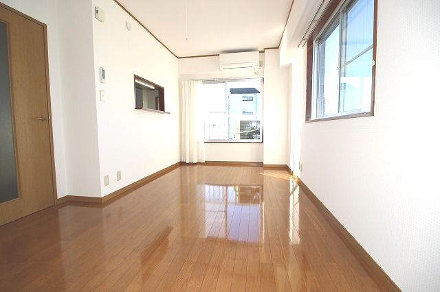 クリスタルハイツの洋室|きれいな洋室です