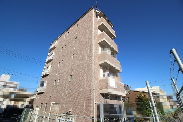 クリスタルハイツの外観|外観は落ち着いています