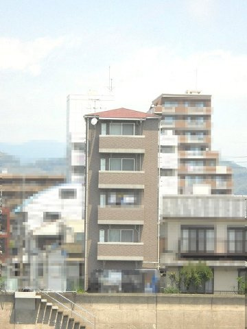 クリスタルハイツの外観|落ち着いた雰囲気の外観です