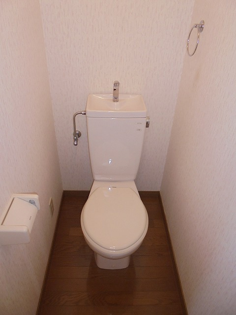クリスタルハイツのトイレ|コンパクトで使いやすいトイレです