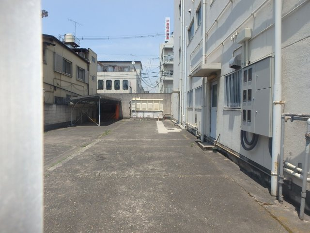 水島西常盤町　事務所ビルの駐車場