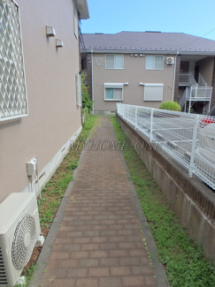 【エントランス】 | グレースカメリア市が尾A | エントランス