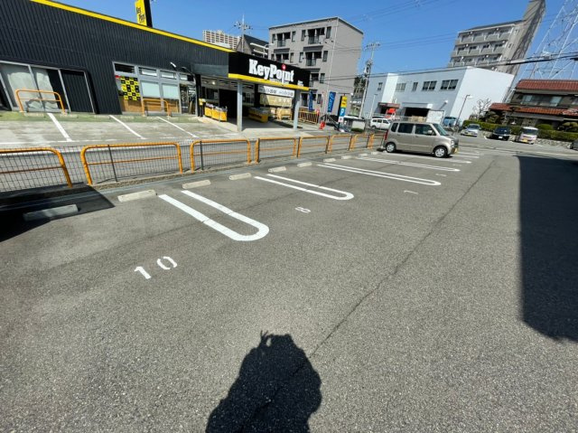 サニーゲイブルズの駐車場
