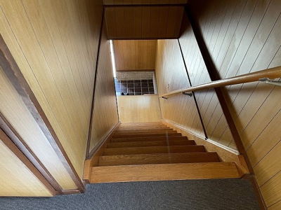 【内装】 | 小松里町藪様貸家 | 階段