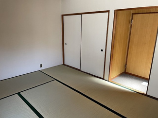 【和室】 | 小松里町藪様貸家 | バルコニー側の和室