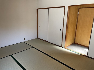 【和室】 | 小松里町藪様貸家 | バルコニー側の和室