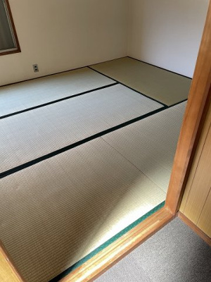 【和室】 | 小松里町藪様貸家 | バルコニー側の和室