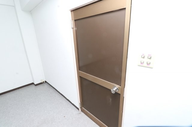 ハイツミヤコの玄関