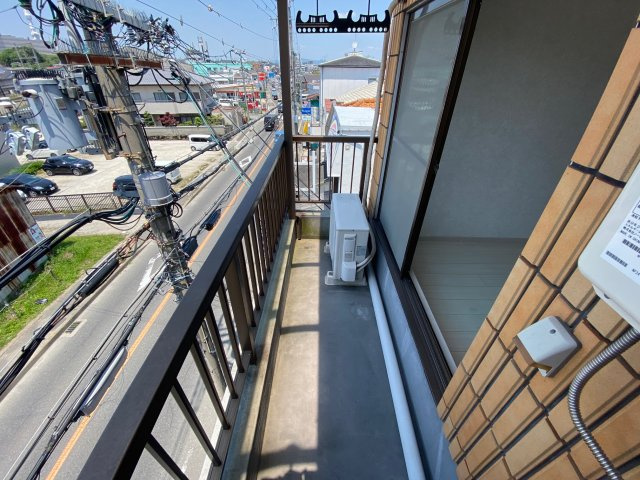 ロイヤルハイツ川西のバルコニー