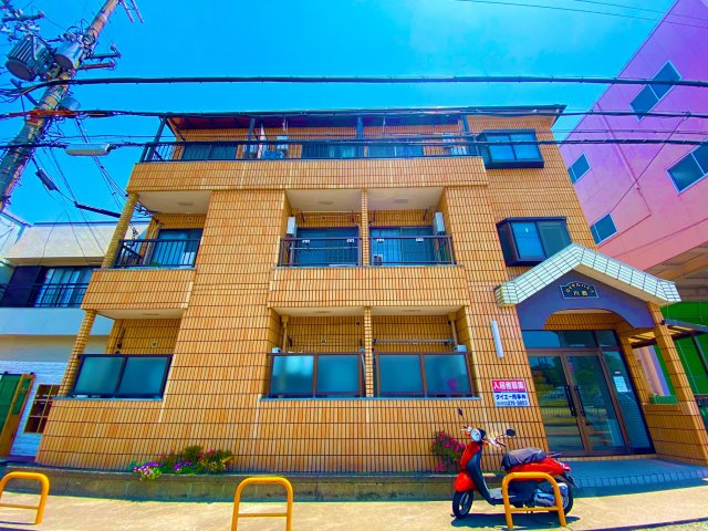 ロイヤルハイツ川西の外観