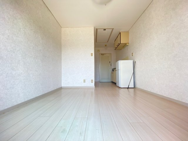 ロイヤルハイツ川西の居間・リビング