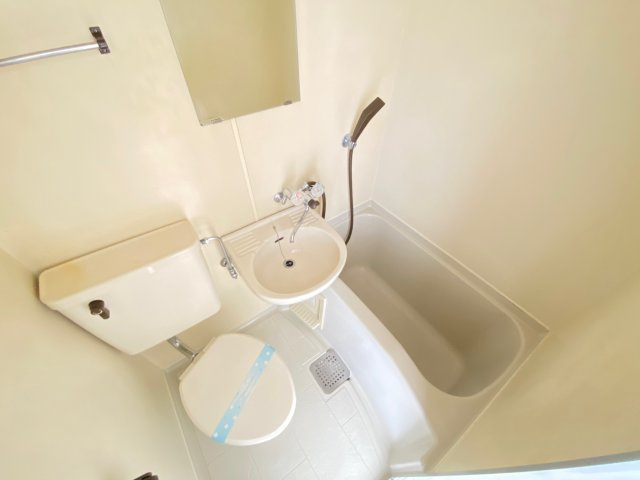 ロイヤルハイツ川西の浴室