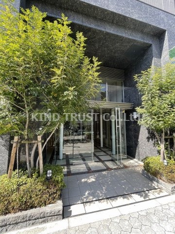 クレストフォルム大阪天満橋のエントランス|ゆとりのあるエントランスです