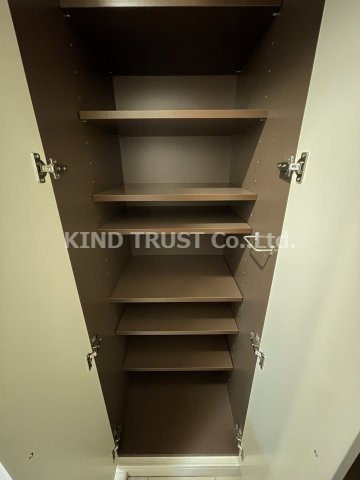 クレストフォルム大阪天満橋の玄関|お気に入りの靴をたくさん収納できます