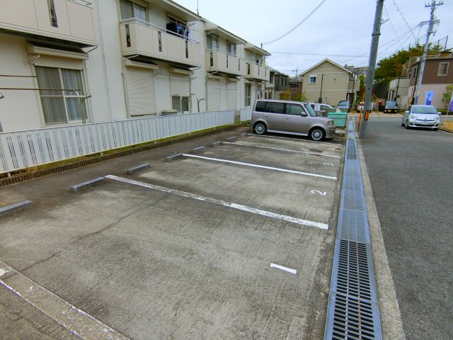 エルハイツ金剛の駐車場